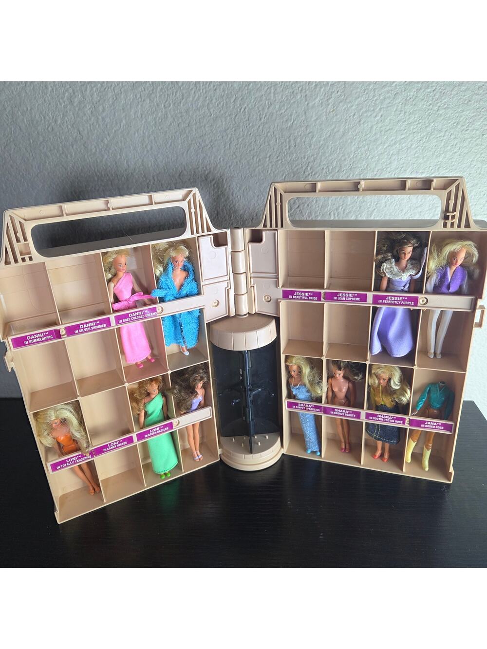 Vintage 1981 Kenner Glamour Gals Showplace Storage Case + 10 Dolls & Outfits